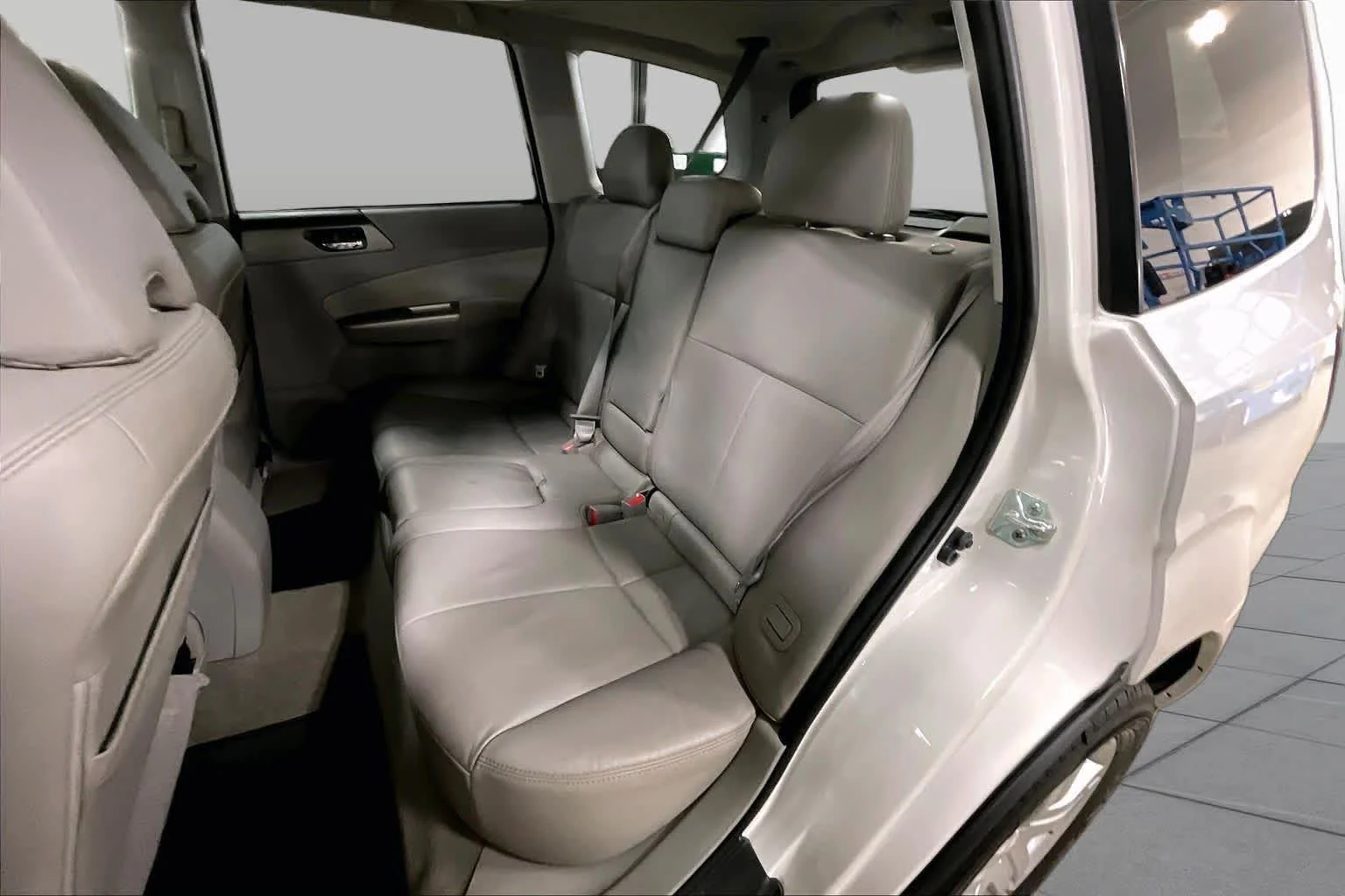 Used 2010 Satin White Pearl Subaru 2.5X Limited image 20