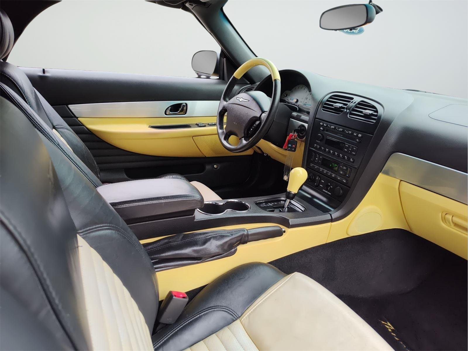 Used 2002 Inspiration Yellow Ford Deluxe image 15