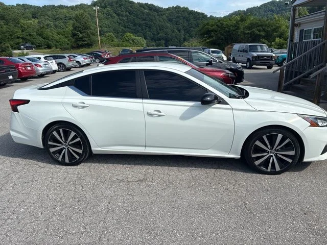 Used 2019 White Nissan 2.5 SR image 5