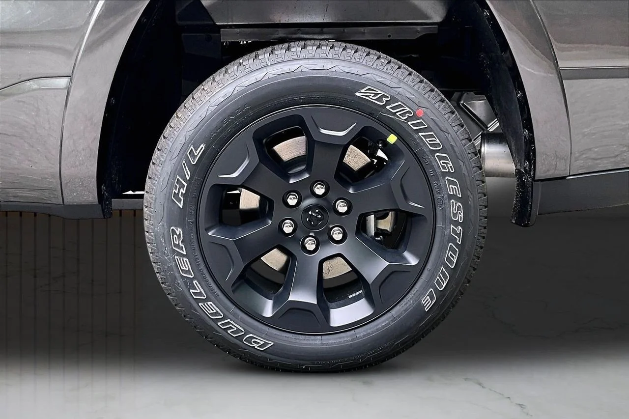 New 2026 Granite Crystal Metallic Clear-Coat Exterior Paint RAM Big Horn/Lone Star image 33