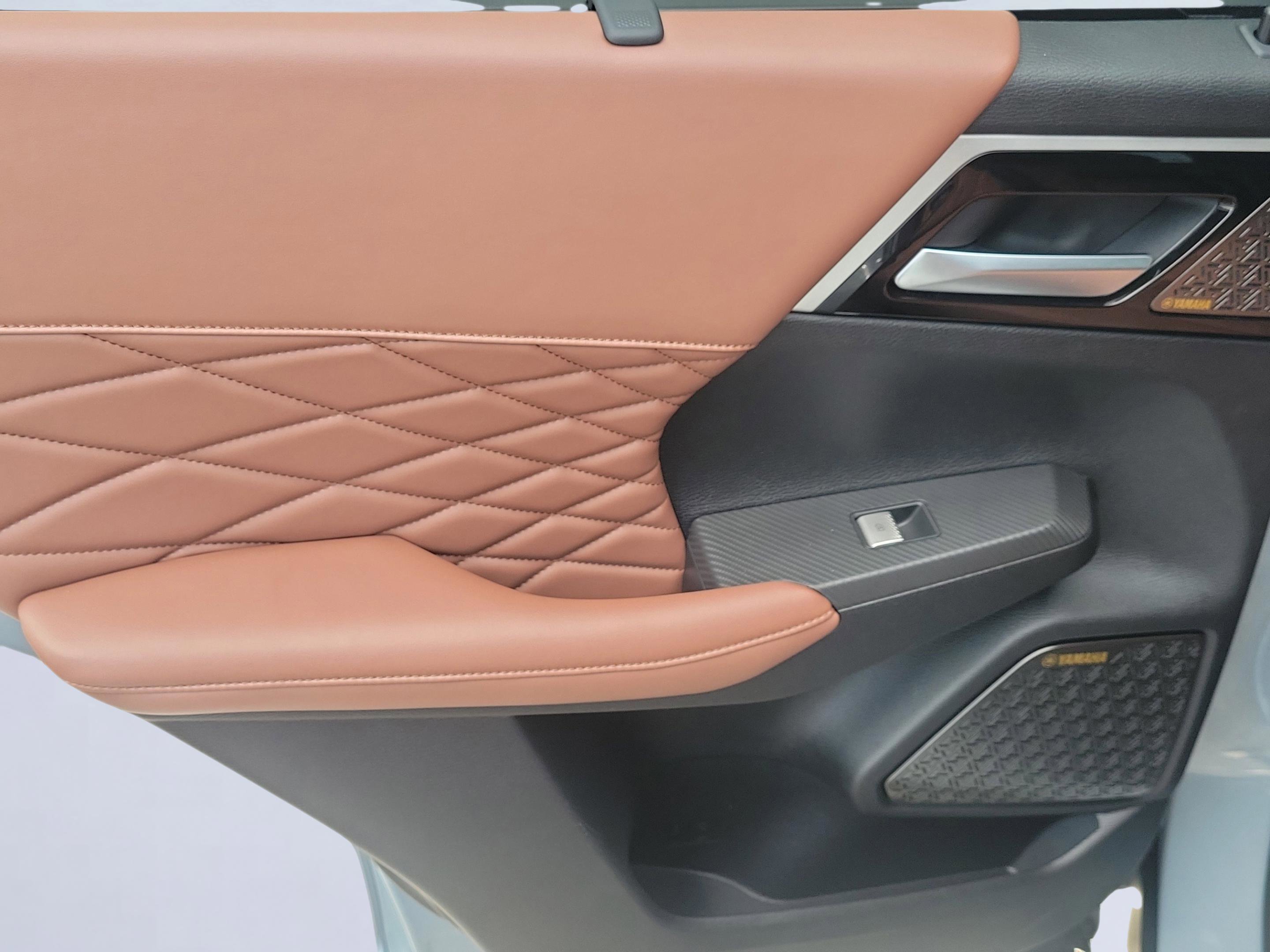 Used 2025 Moonstone Gray/Black Roof Mitsubishi SEL image 10
