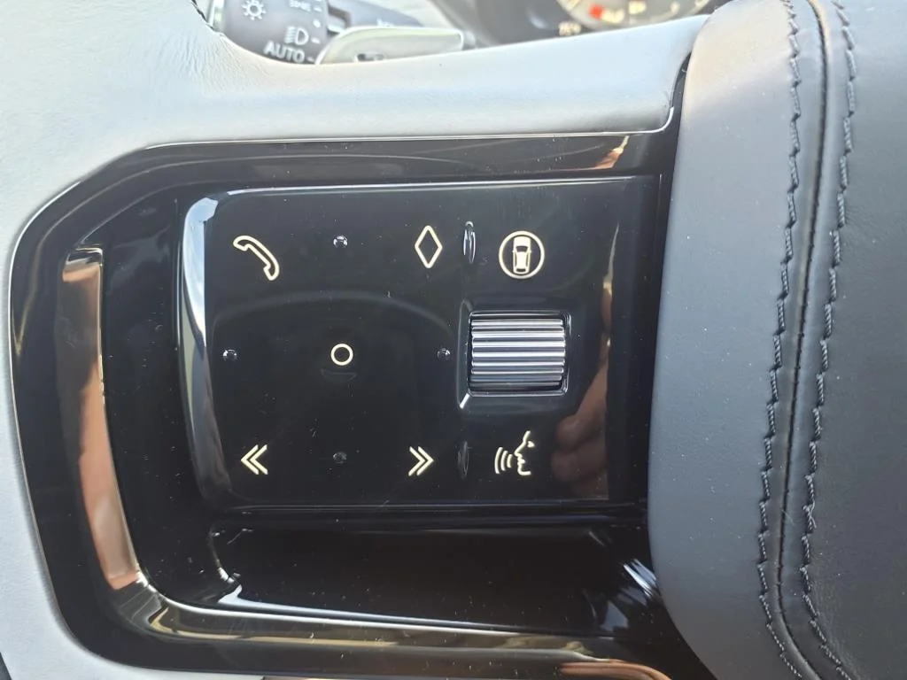 New 2026 Santorini Black LAND ROVER Dynamic SE image 11