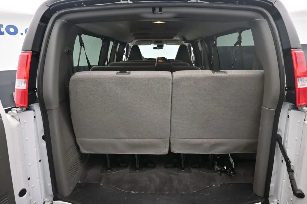 Used 2025 White Chevrolet LT image 15