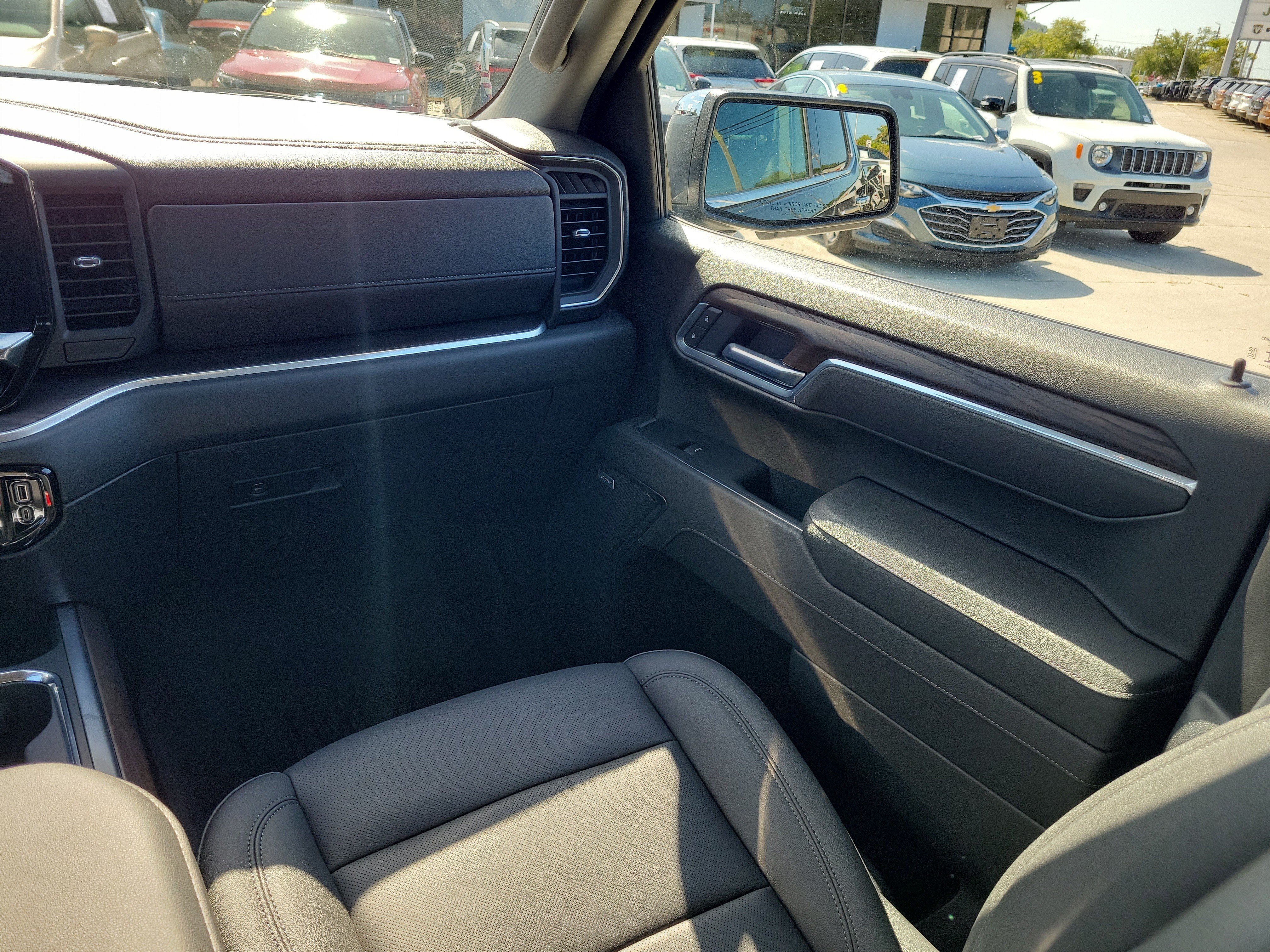 Used 2026 Onyx Black GMC SLT image 17