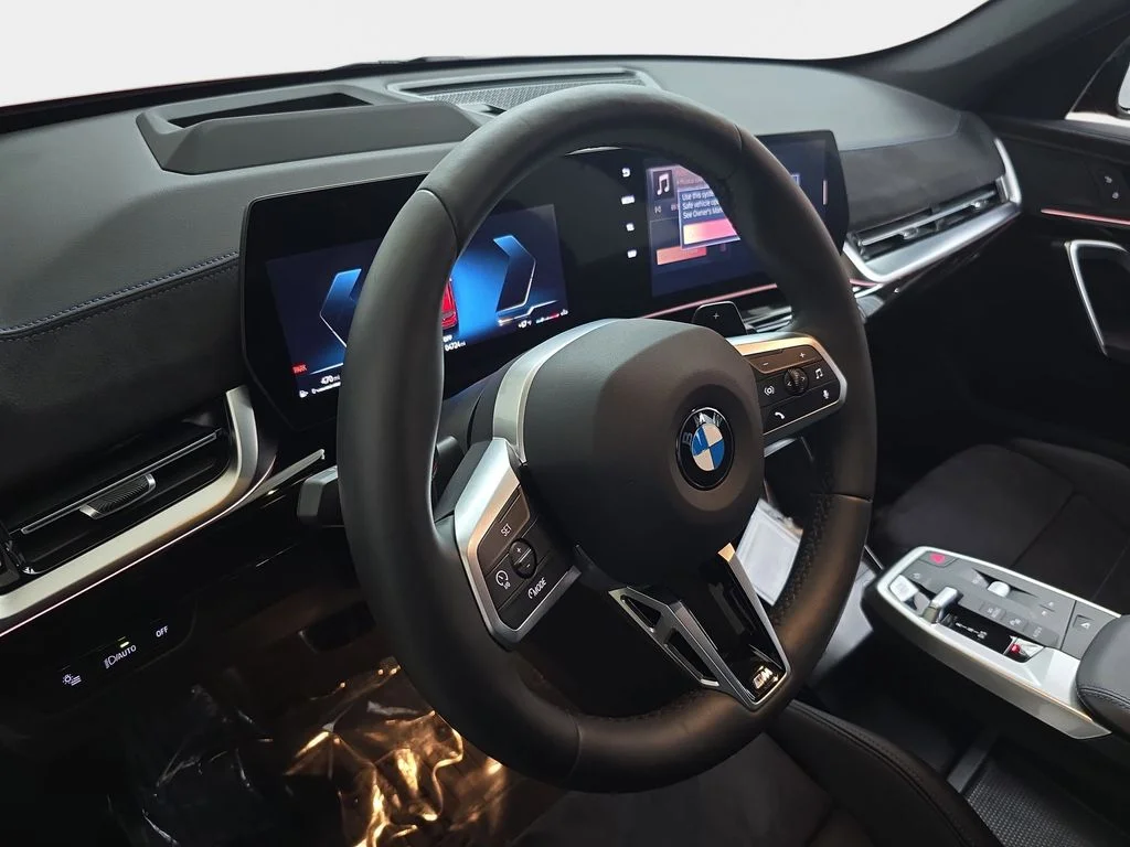 Used 2026 Vegas Red Metallic BMW xDrive28i image 19