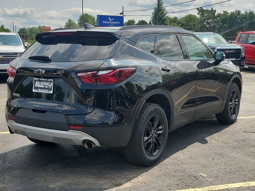 Used 2021 Black Chevrolet LT image 4