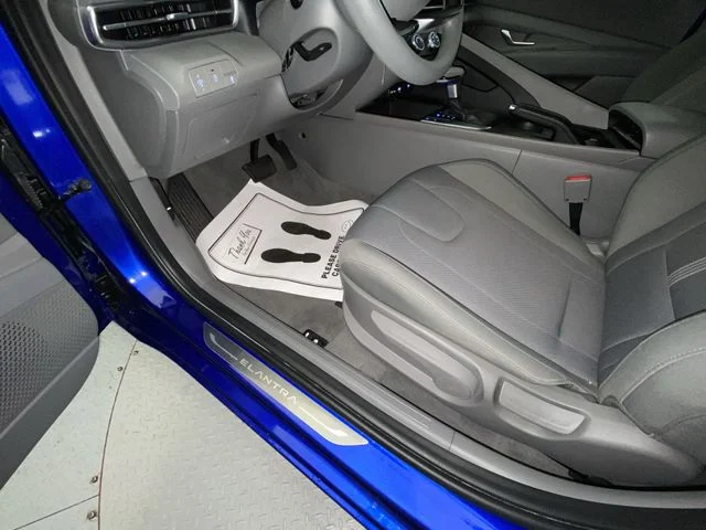 Used 2025 Blue Hyundai SE image 12