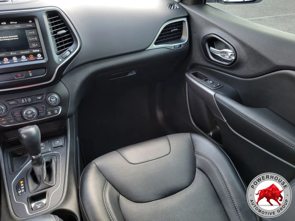 Used 2022 White Jeep Latitude Lux image 22