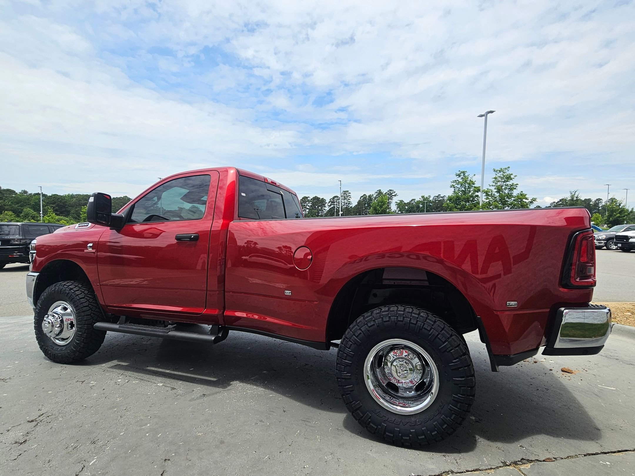 New 2026 Molten Red Pearl-Coat Exterior Paint RAM Tradesman image 5