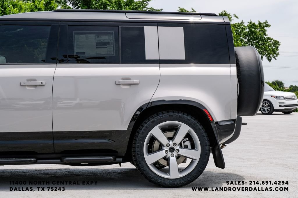 New 2026 Borasco Grey Metallic Land Rover X-Dynamic SE image 11