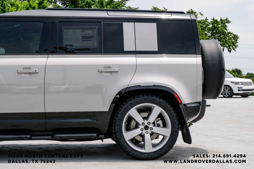 New 2026 Borasco Grey Metallic Land Rover X-Dynamic SE image 11