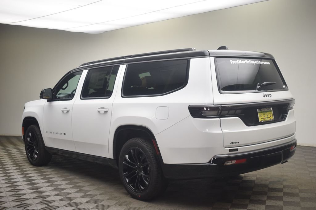 New 2026 Bright White Clear-Coat Exterior Paint Jeep Summit Reserve image 14