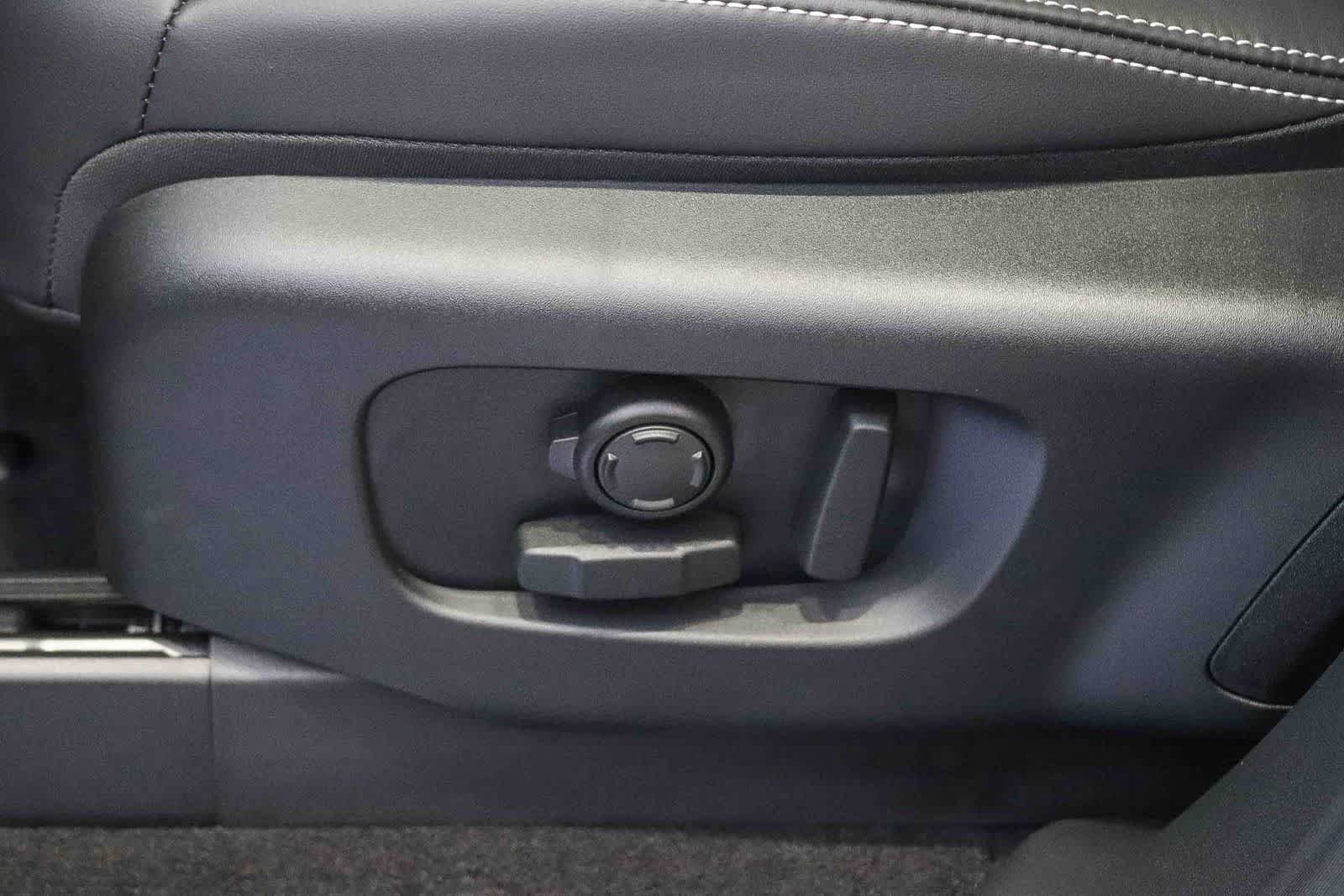 New 2026 Carpathian Grey Land Rover Dynamic SE image 21