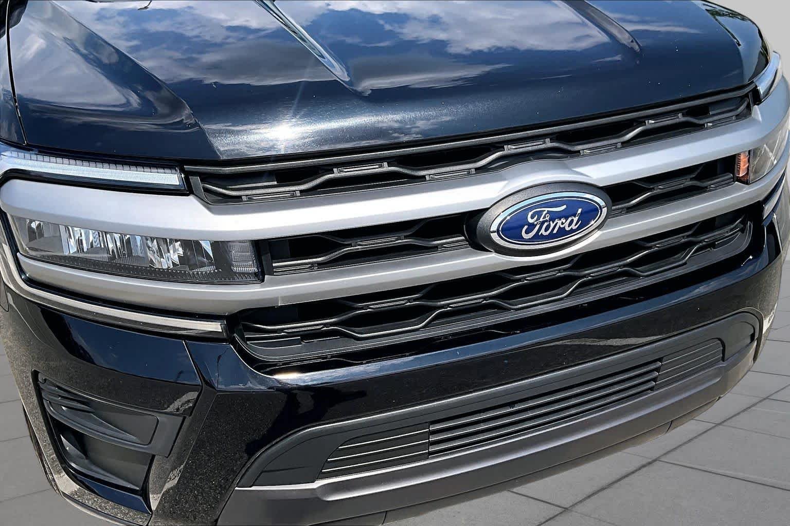 Used 2024 Agate Black Metallic Ford XLT image 30