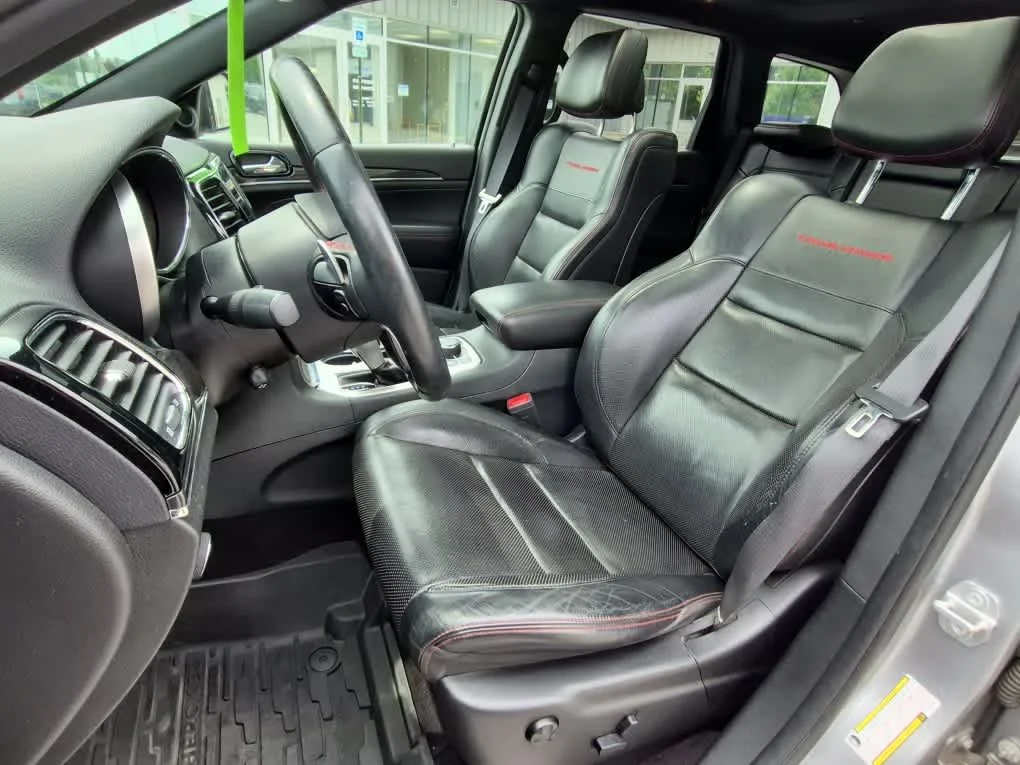 Used 2019 Billet Silver Metallic Clearcoat Jeep Trailhawk image 11