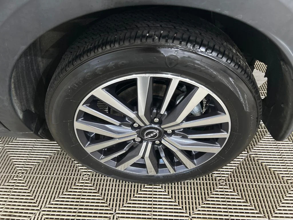 Used 2024 Gray Nissan SV image 10