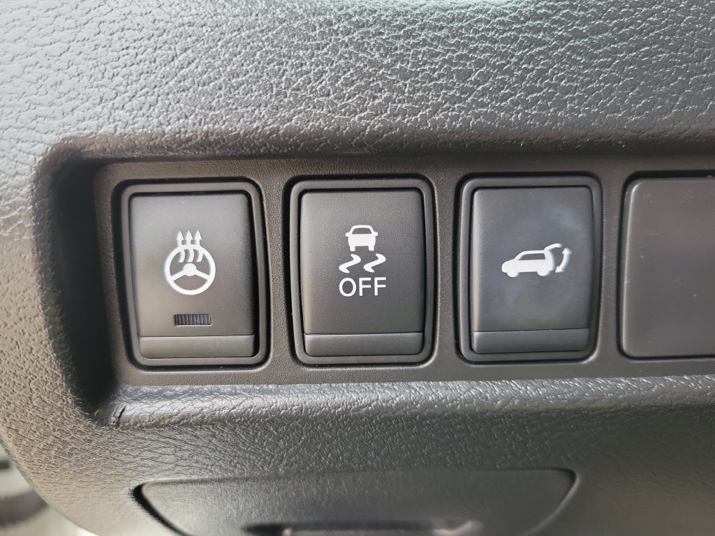 Used 2016 White Nissan S image 22