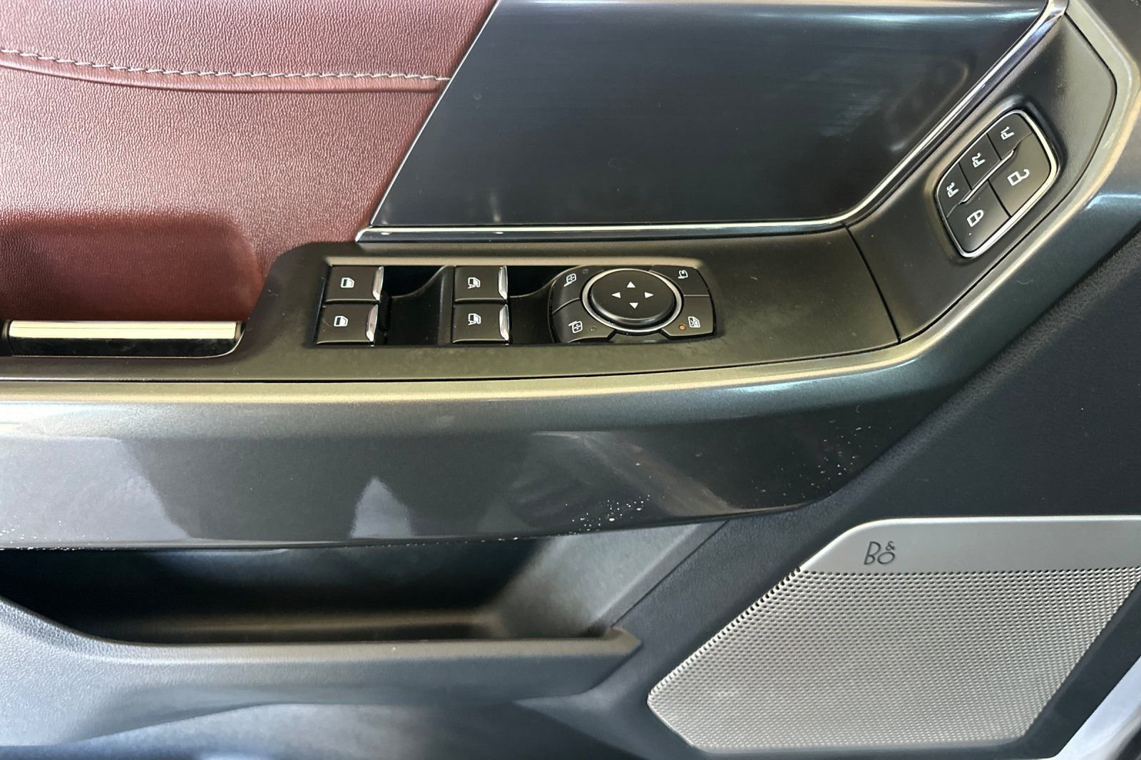 Used 2022 Silver Ford Lariat image 10