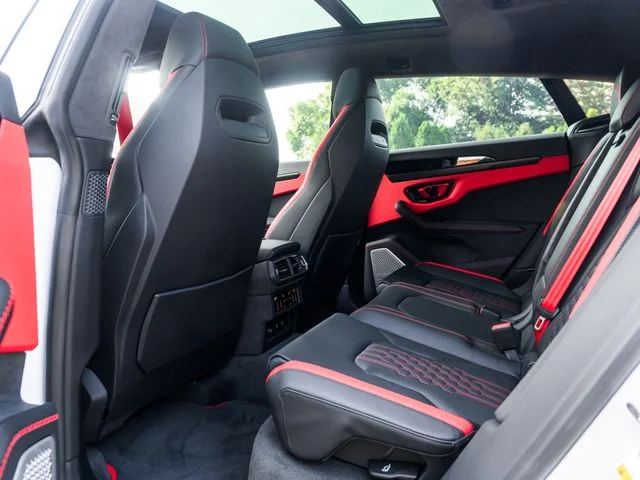 Used 2025  Lamborghini SE image 46