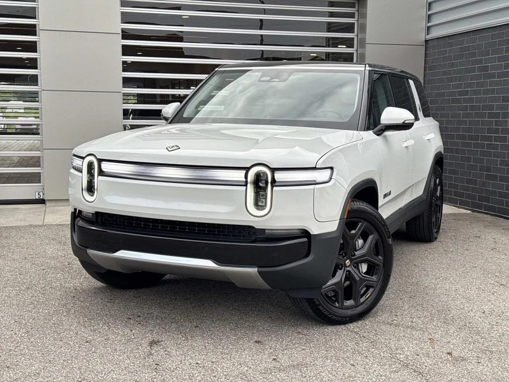2025 Rivian R1S Adventure Dual Standard's photo