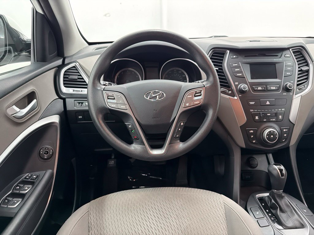 Used 2016 White Hyundai SE image 23