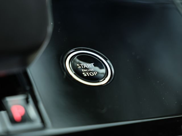 New 2026 Ostuni Pearl White LAND ROVER Dynamic SE image 50