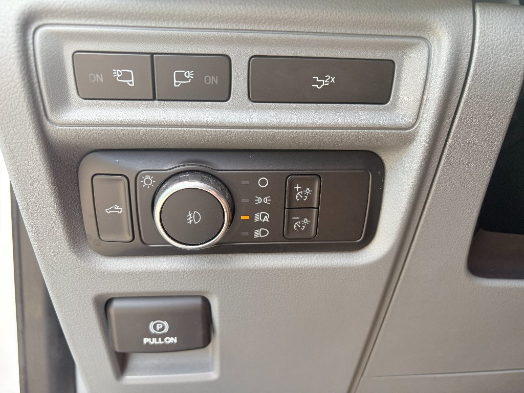 Used 2022 Oxford White Ford XLT image 19
