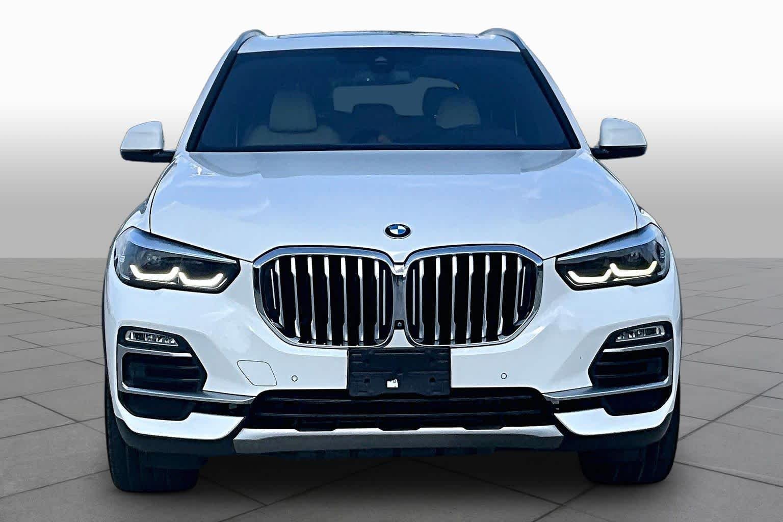 Used 2020 Alpine White BMW sDrive40i image 3