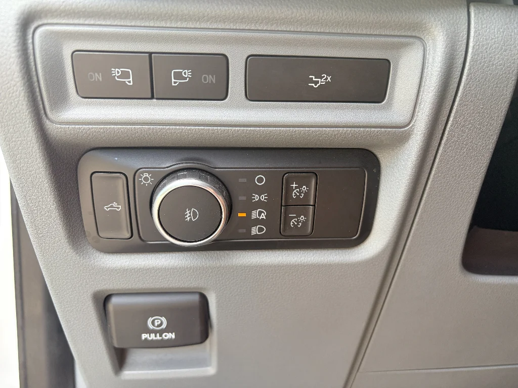 Used 2022 Oxford White Ford XLT image 19