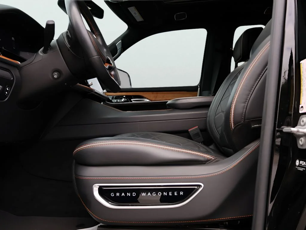 Used 2022 Diamond Black Crystal Pearlcoat Jeep Series III image 39