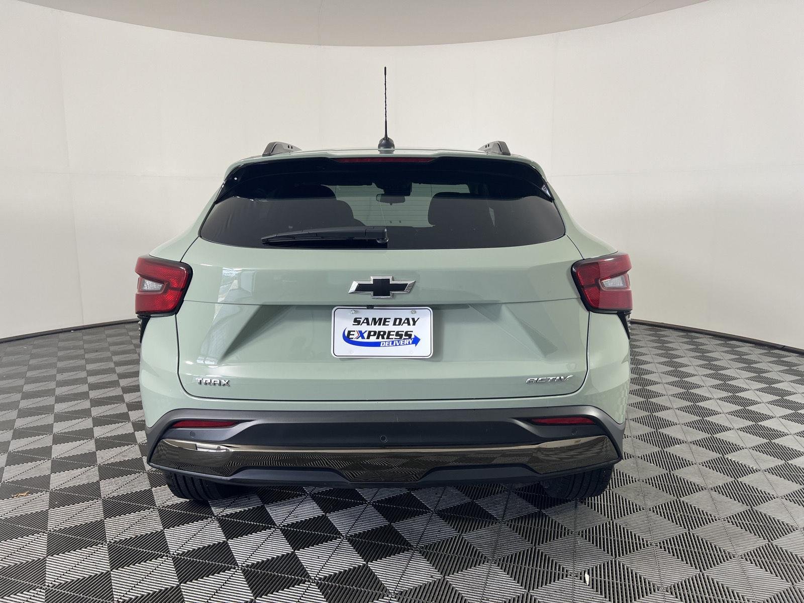 Used 2025 Cacti Green Chevrolet ACTIV image 24