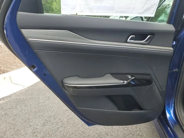 2025 Kia K5 EX - Photo 11