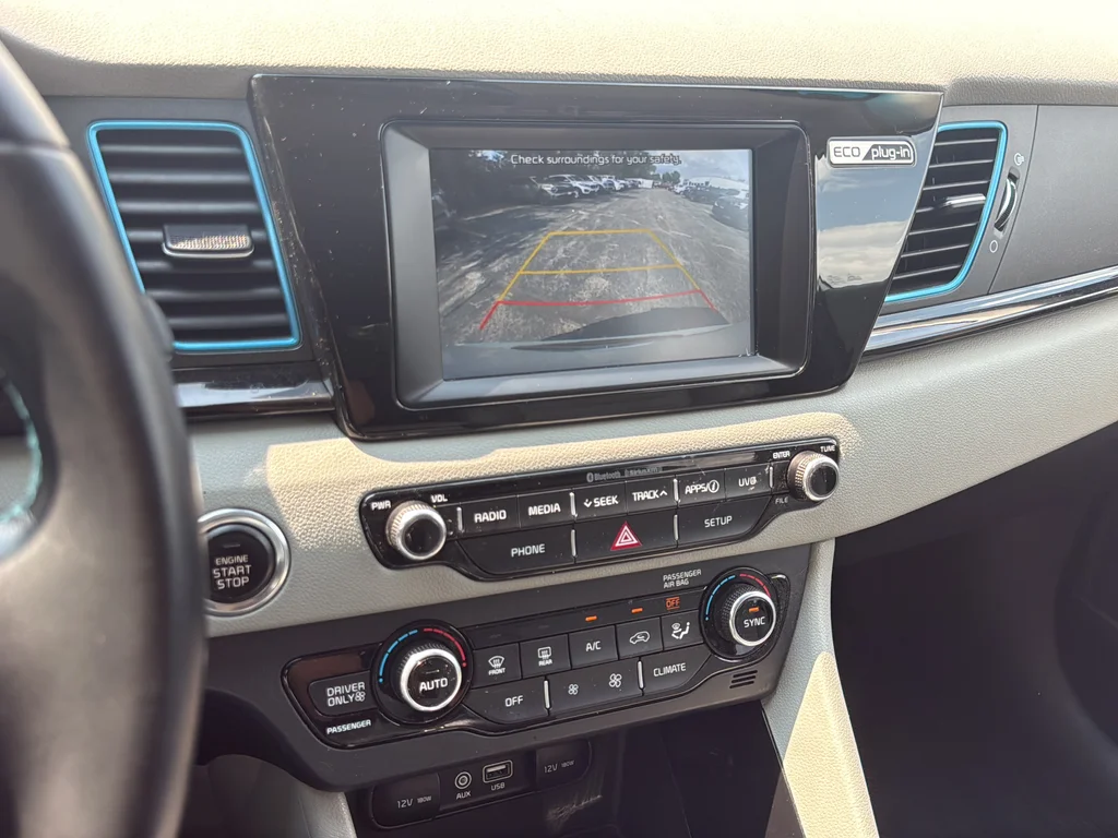 Used 2019 White Kia EX image 15