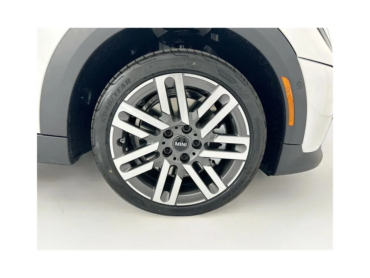 New 2026 Nanuq White Metallic MINI SIGNATURE PLUS image 31