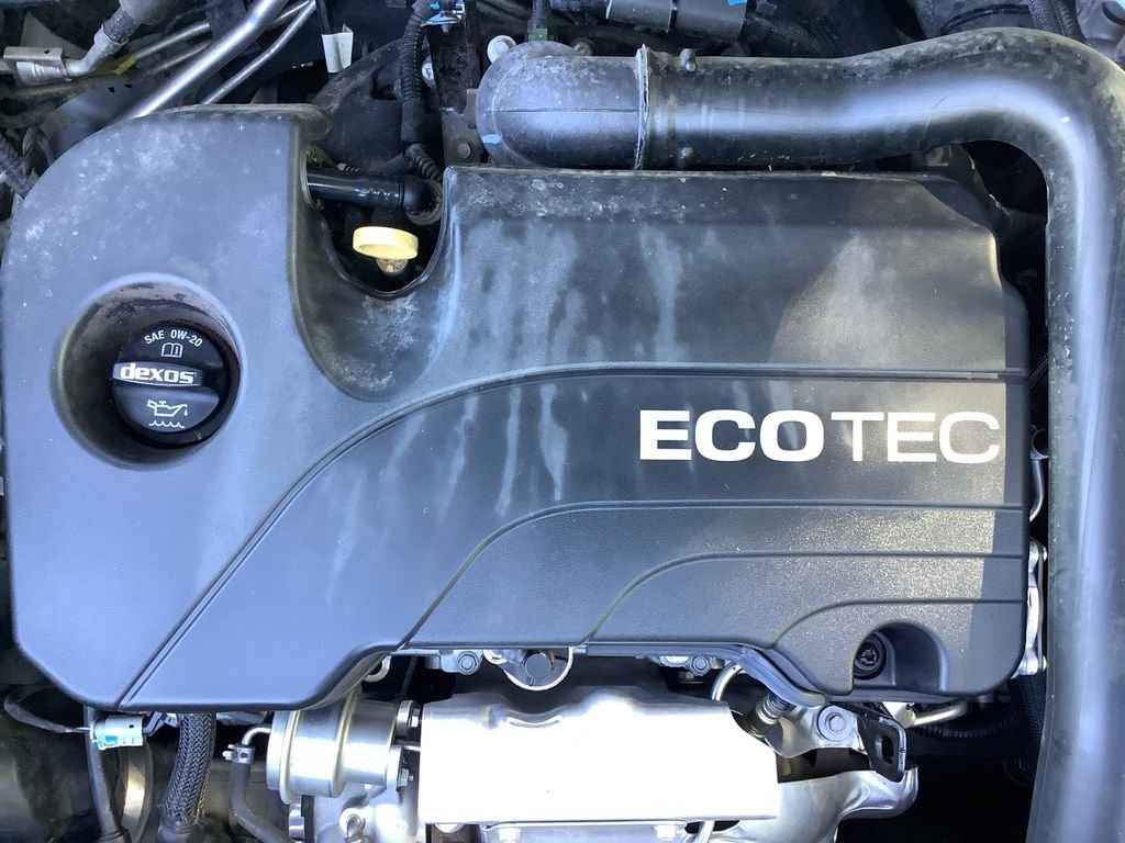 Used 2020 White Chevrolet LT image 17