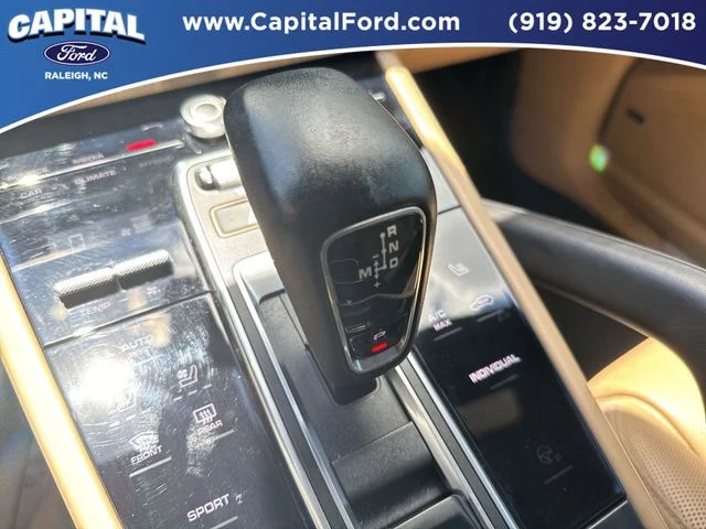 Used 2019  Porsche Base image 31