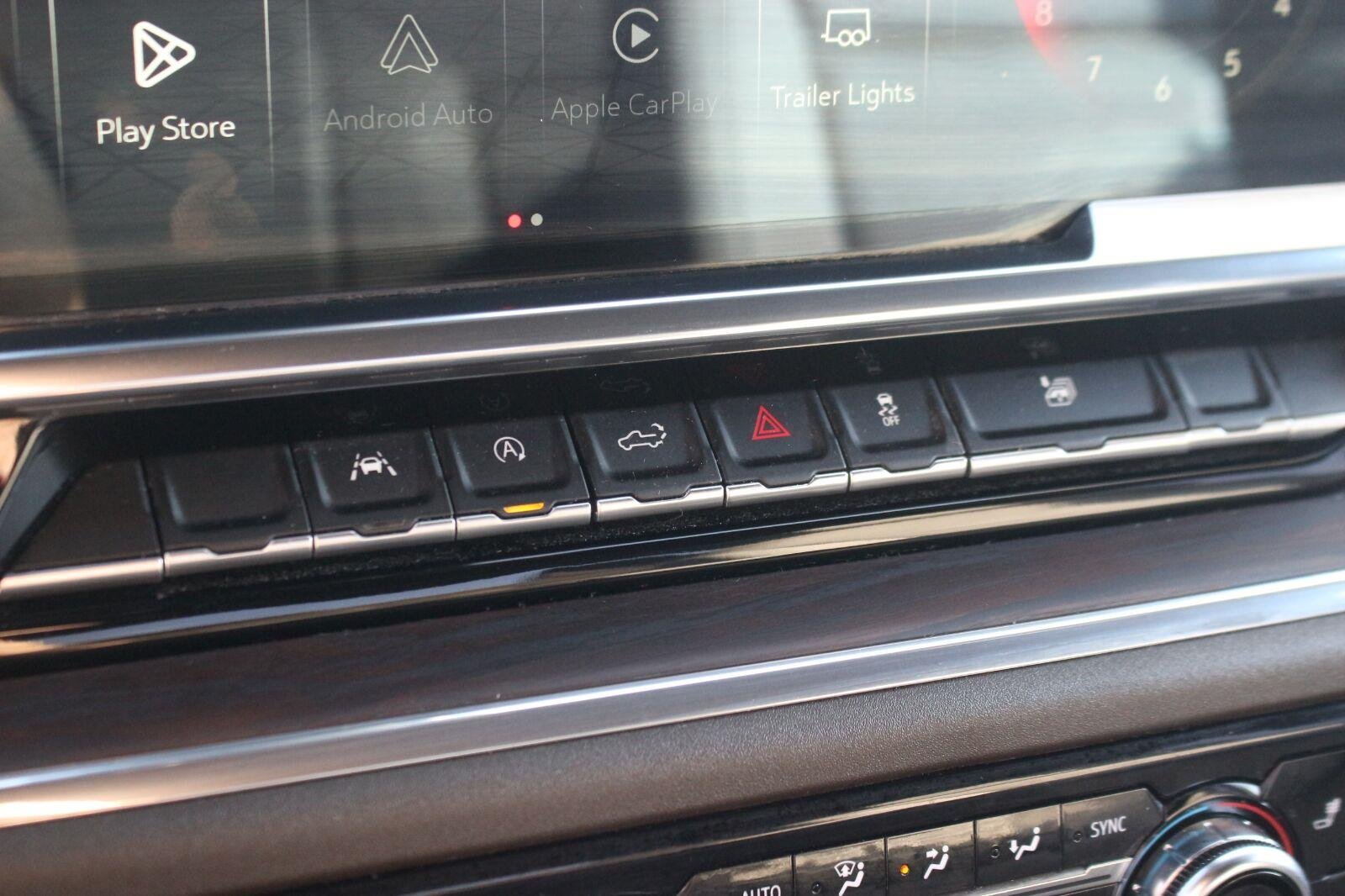 Used 2025 Summit White GMC SLT image 25