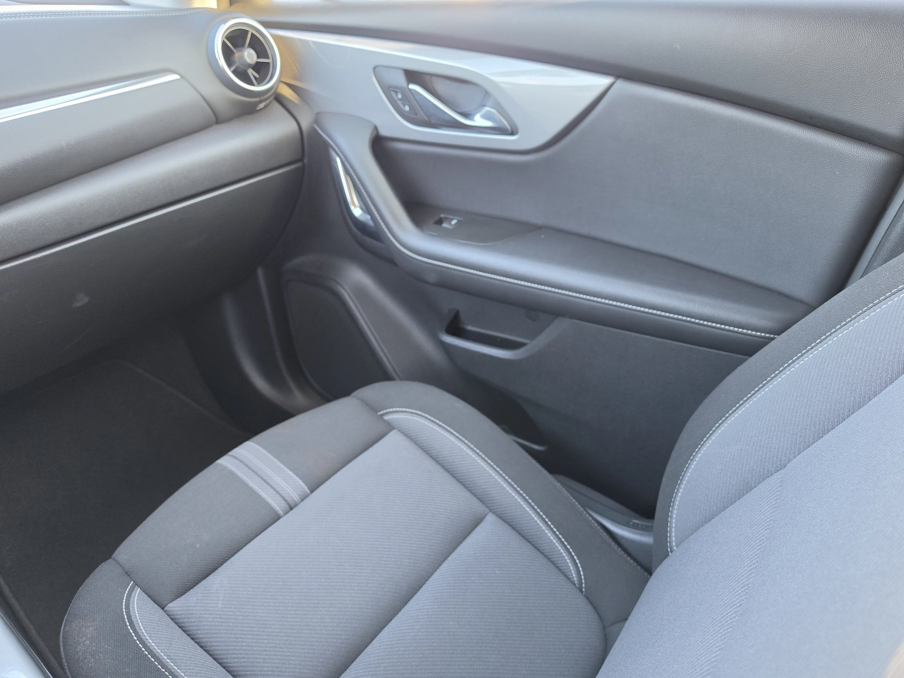 Used 2025 Sterling Gray Metallic Chevrolet LT image 20
