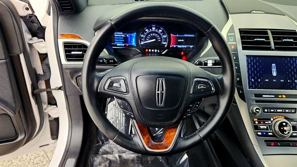 Used 2020 White Platinum Metallic Tri-Coat Lincoln Hybrid Reserve FWD image 15