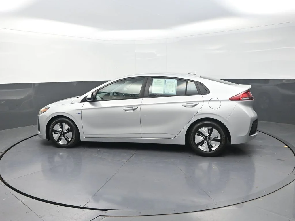 Used 2018 Silver Hyundai Blue image 6