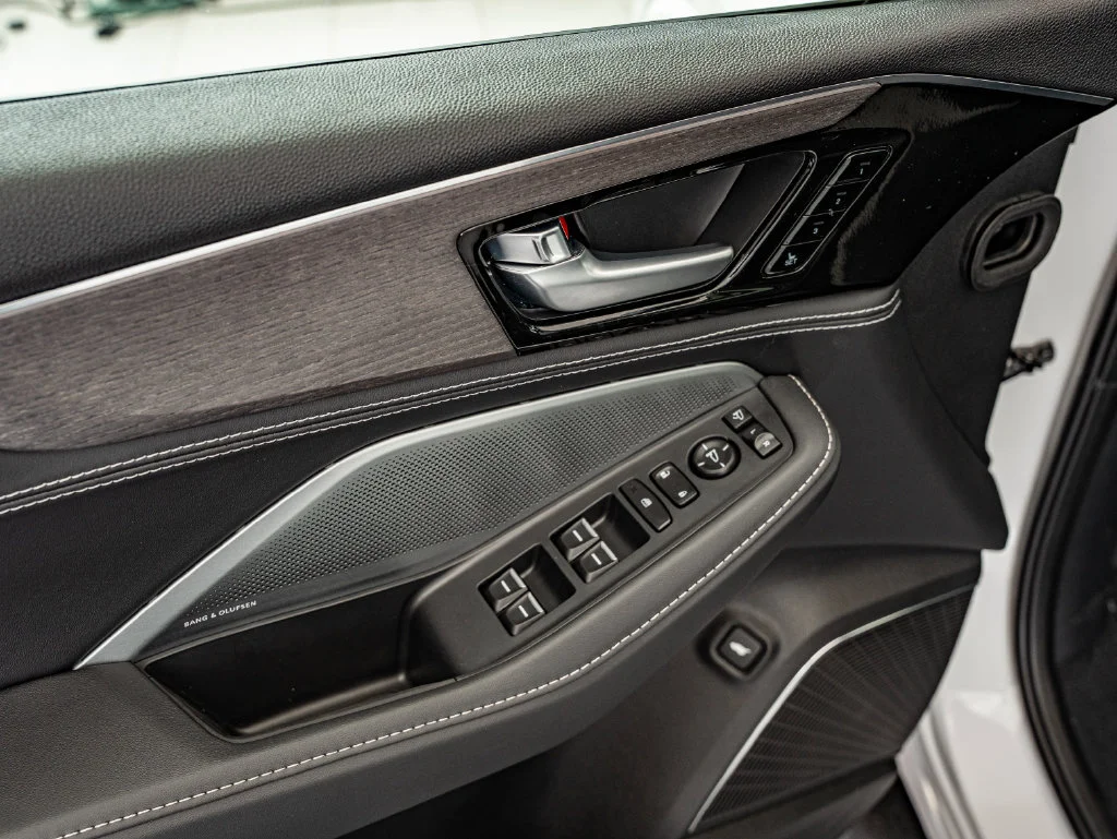 Used 2026 Platinum White Acura Advance Package image 17