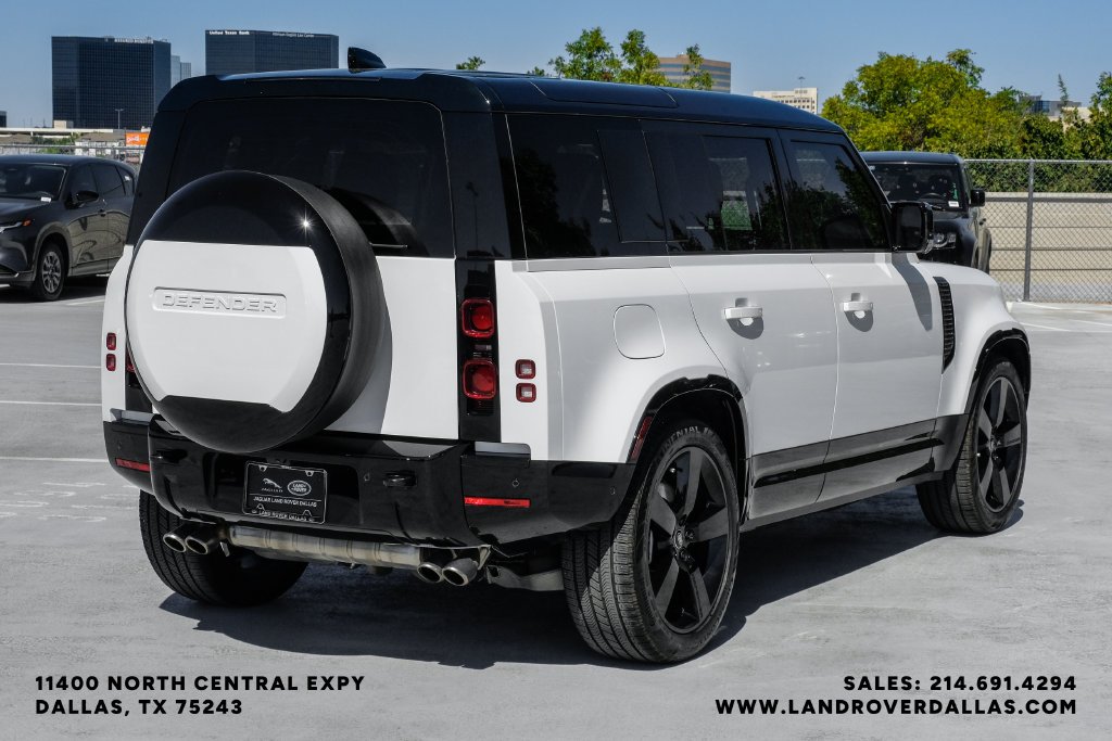 Used 2025 White Land Rover X-Dynamic SE image 8