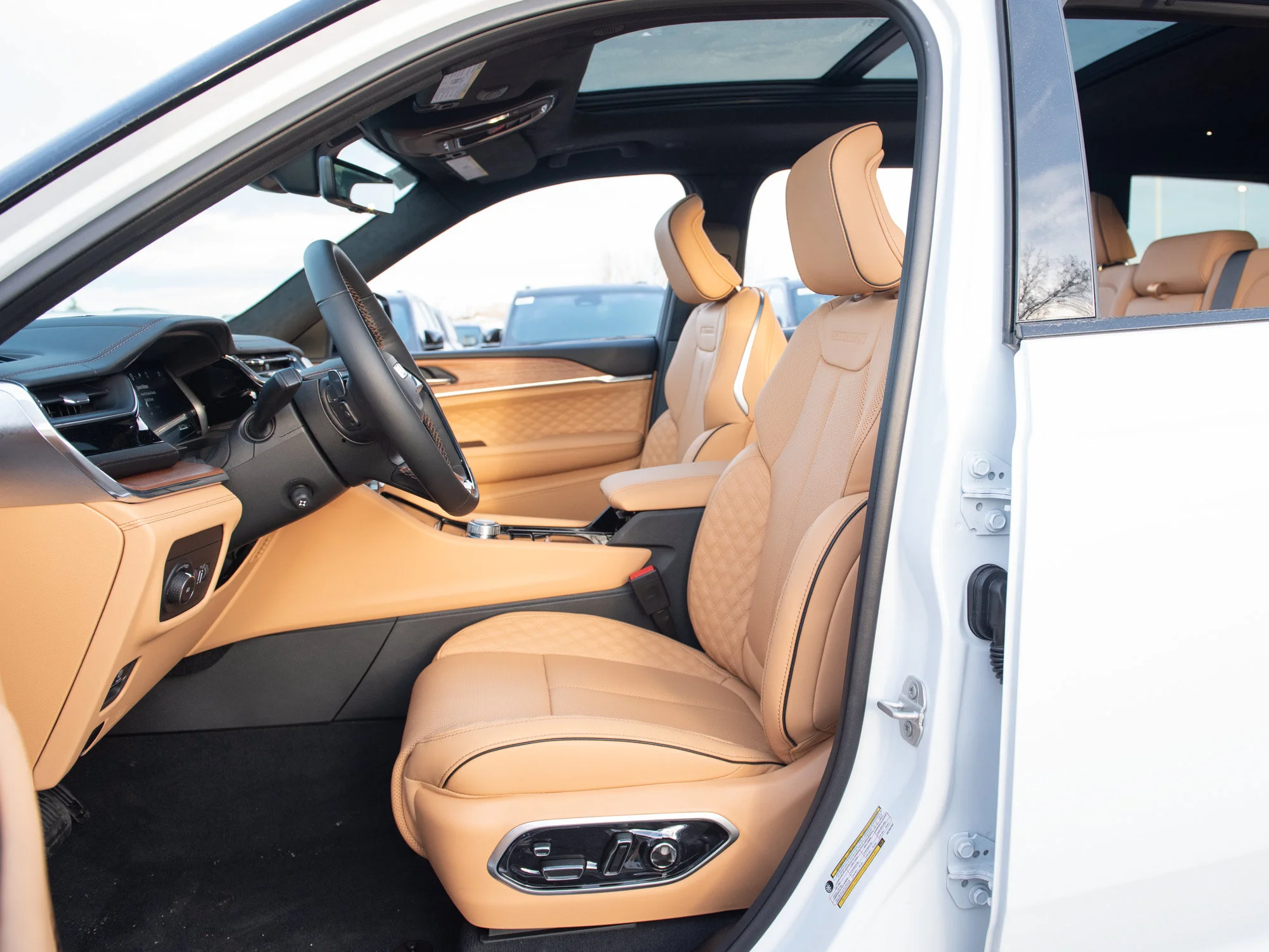 Used 2025 White Jeep Summit Reserve* image 20