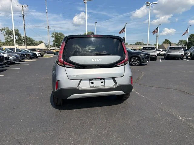 Used 2025  Kia LX image 13