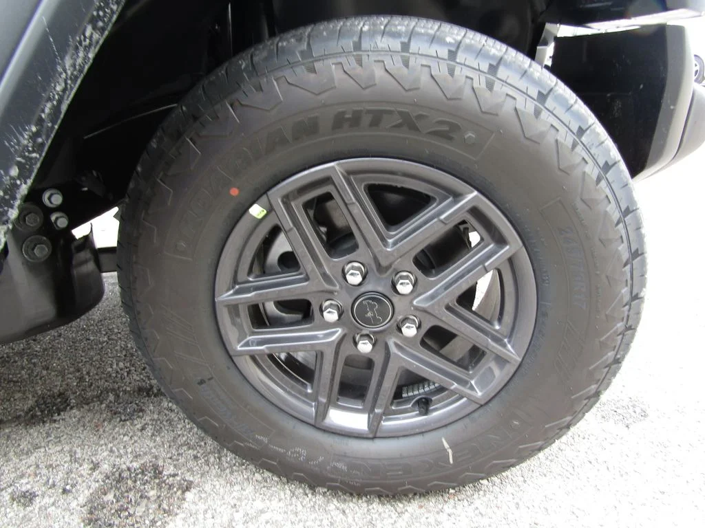 New 2026 Granite Crystal Metallic Clearcoat Jeep Sport RHD image 21