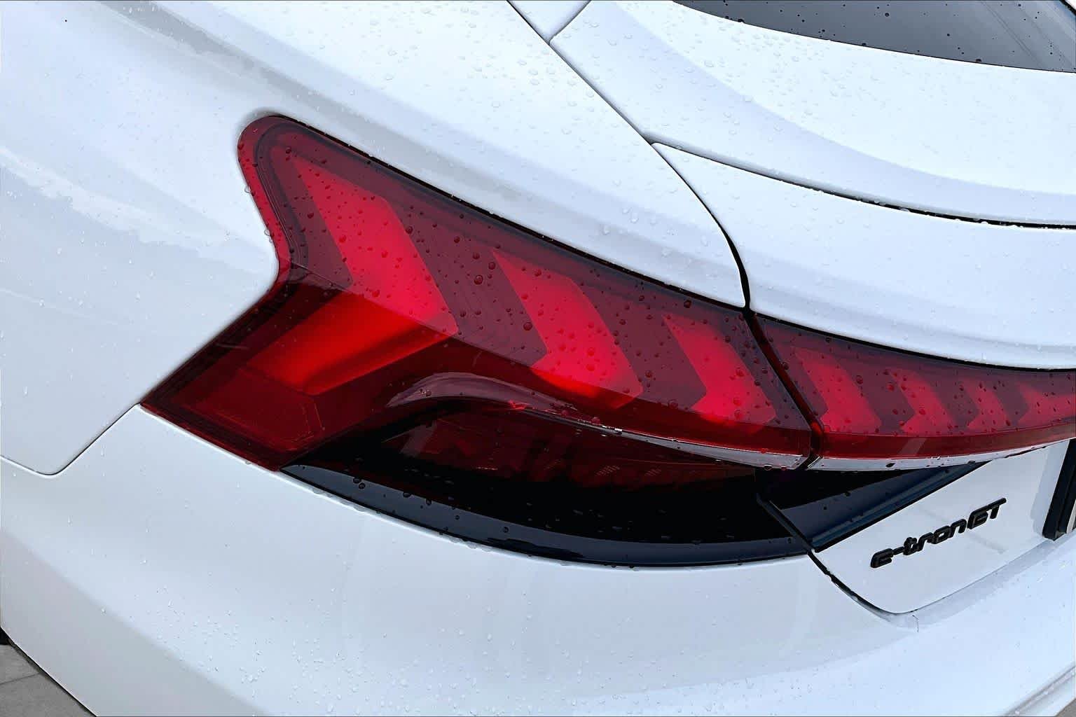 Used 2022 Ibis White Audi Premium Plus image 28