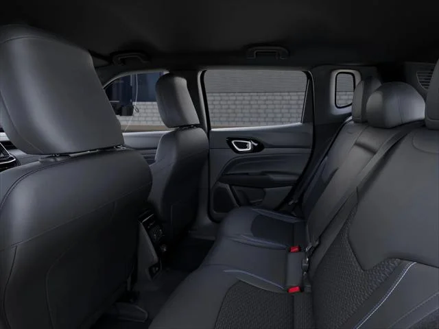 New 2026 Red Hot Pearl-Coat Exterior Paint Jeep Latitude image 23