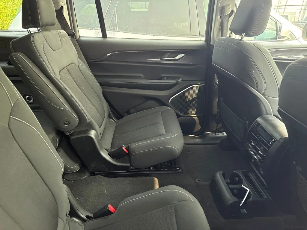 Used 2021 White Jeep Laredo image 15