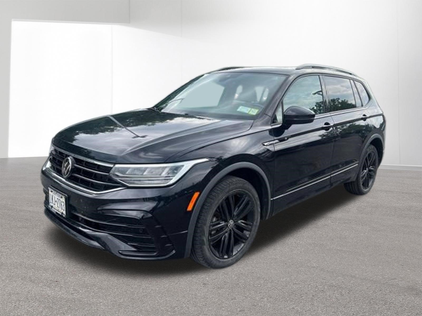 Used 2022 Deep Black Volkswagen SE R-Line Black image 25