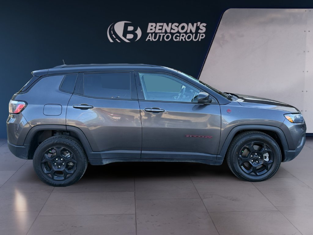 Used 2024  Jeep Trailhawk image 6